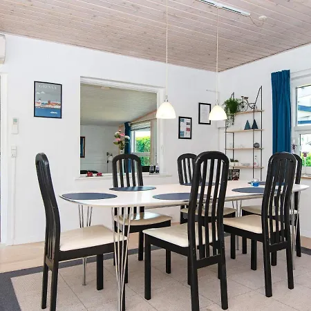 6 Person In Tatil Evi Grenå